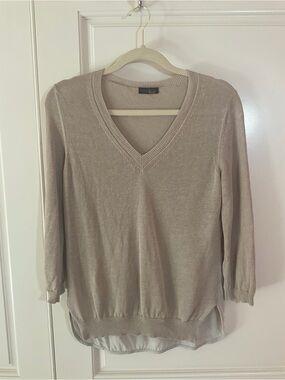 Peserico Taupe-Beige Linen/ Silk V-Neck Layered Hem Sweater
